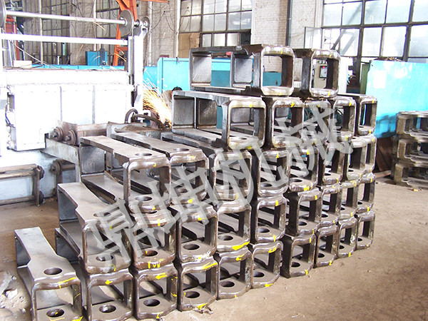 13号货车车钩钩尾框（锻造）