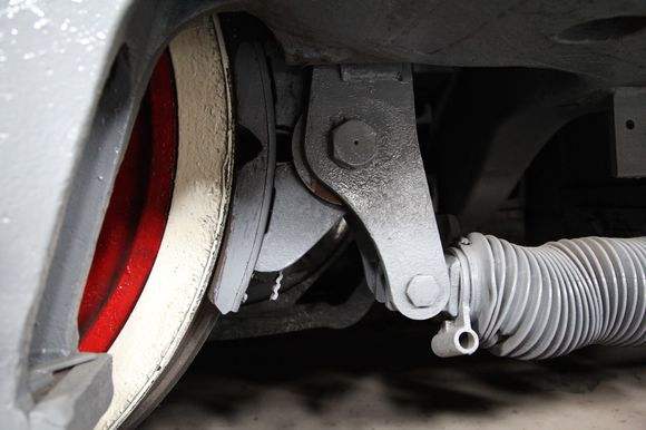 优化机车制动机操作，降低机车闸瓦磨耗