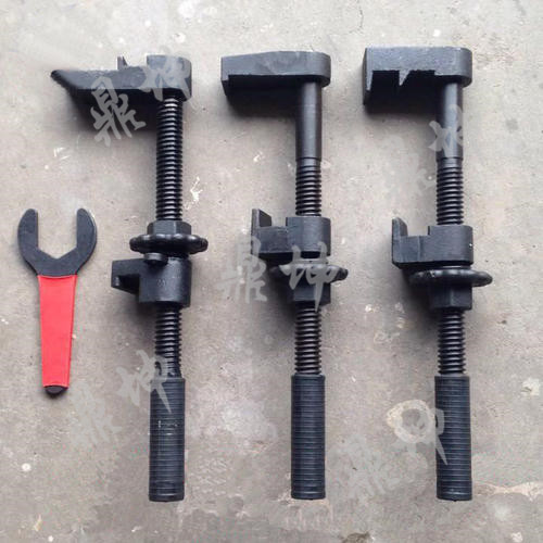 道岔钩锁器安装方法介绍