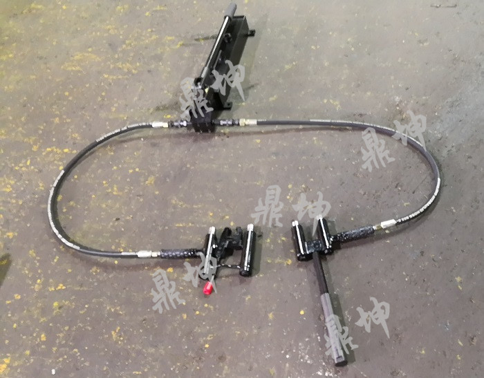 YBX-60型提速道岔滑床板液压拔销器