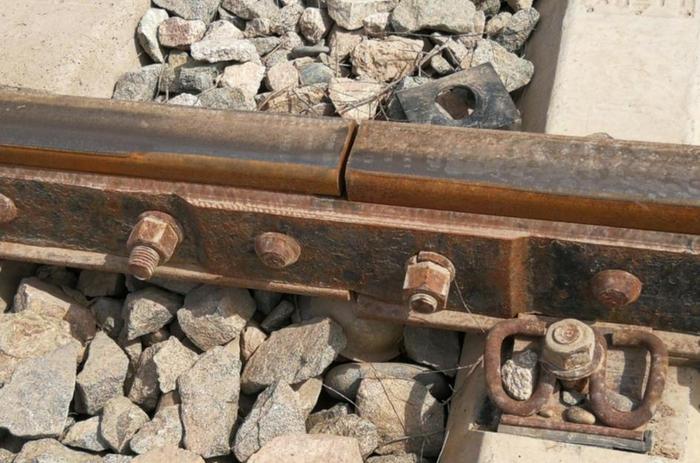 各类型的钢轨接头介绍