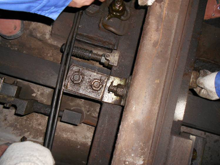 三开道岔安装铁路道岔钩锁器的使用说明