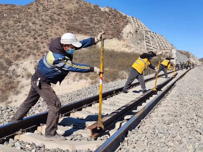 铁路翻轨器的使用场景