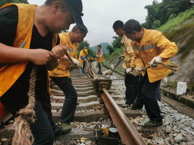 探究铁路无缝钢轨线路的应力放散原因及方法