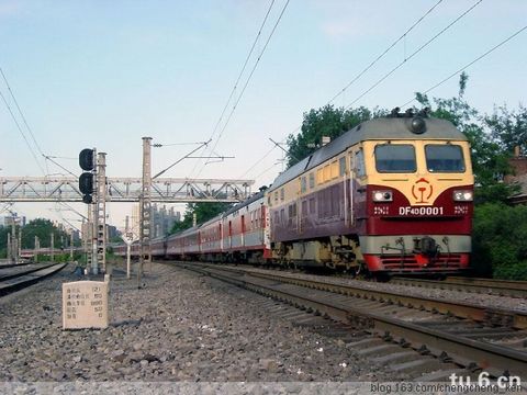 东风4D(DF4D)型准高速客运内燃机车