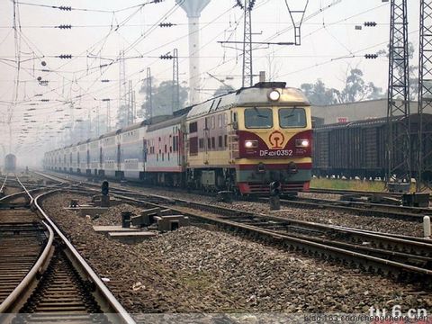 东风4DF(DF4DF)带机供的客运内燃机车