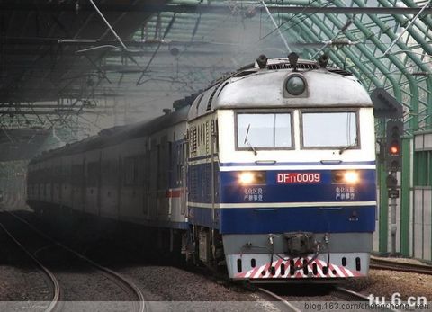 东风11(DF11)型准高速客运内燃机车